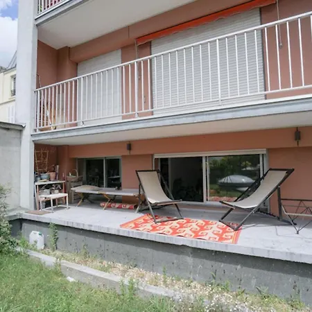Nice Flat Near Republique París